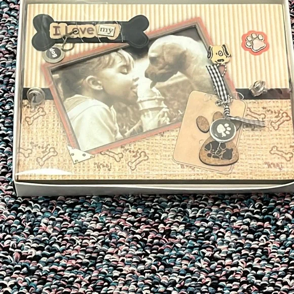 Adorable dog picture frame. New in the box. - Picture 2 of 6